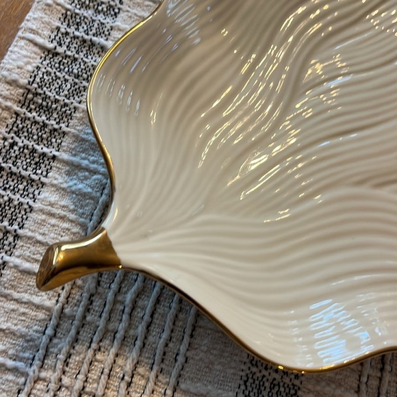 Ivory, Gold trim. Leaf plate - Picture 3 of 4